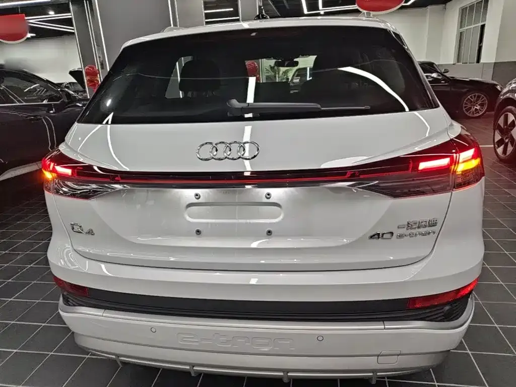 Audi Q4 e-tron — фото 3