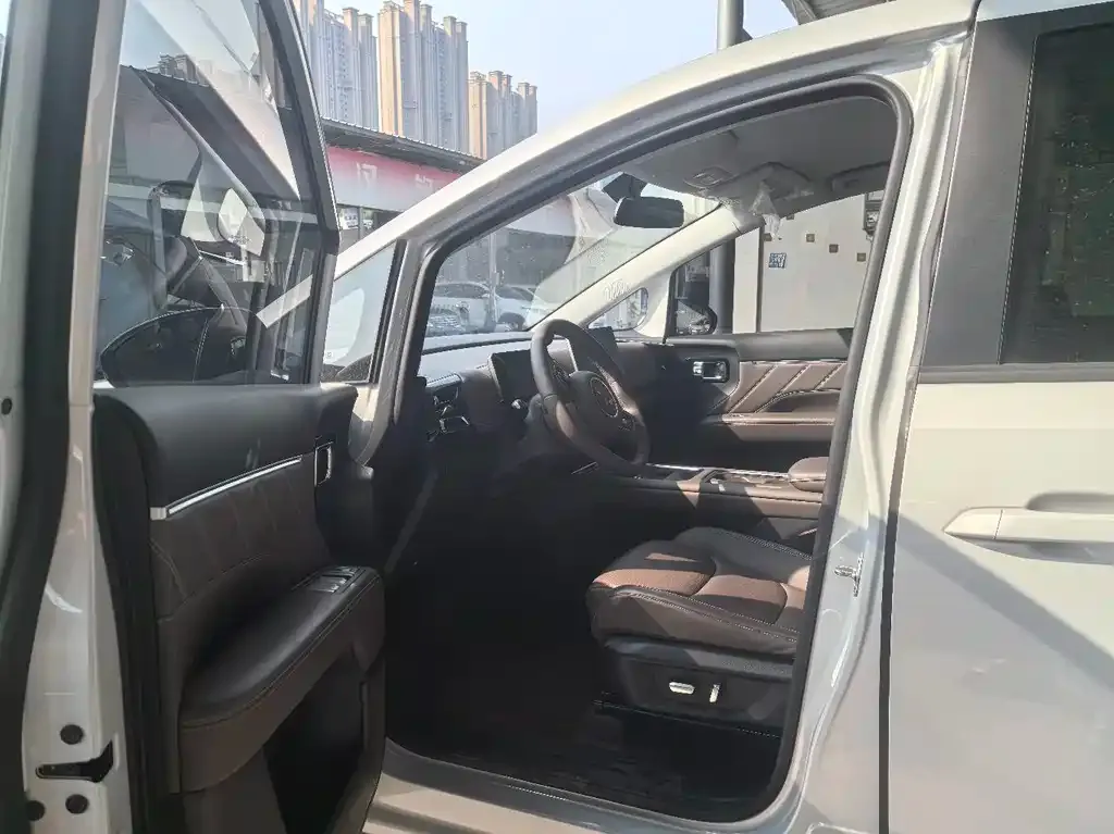 Wuling Xingguang 730 New Energy — фото 4