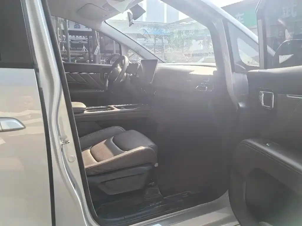 Wuling Xingguang 730 New Energy — фото 10