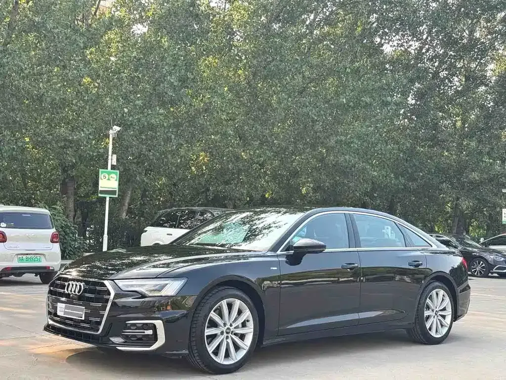 Audi A6L — фото 1