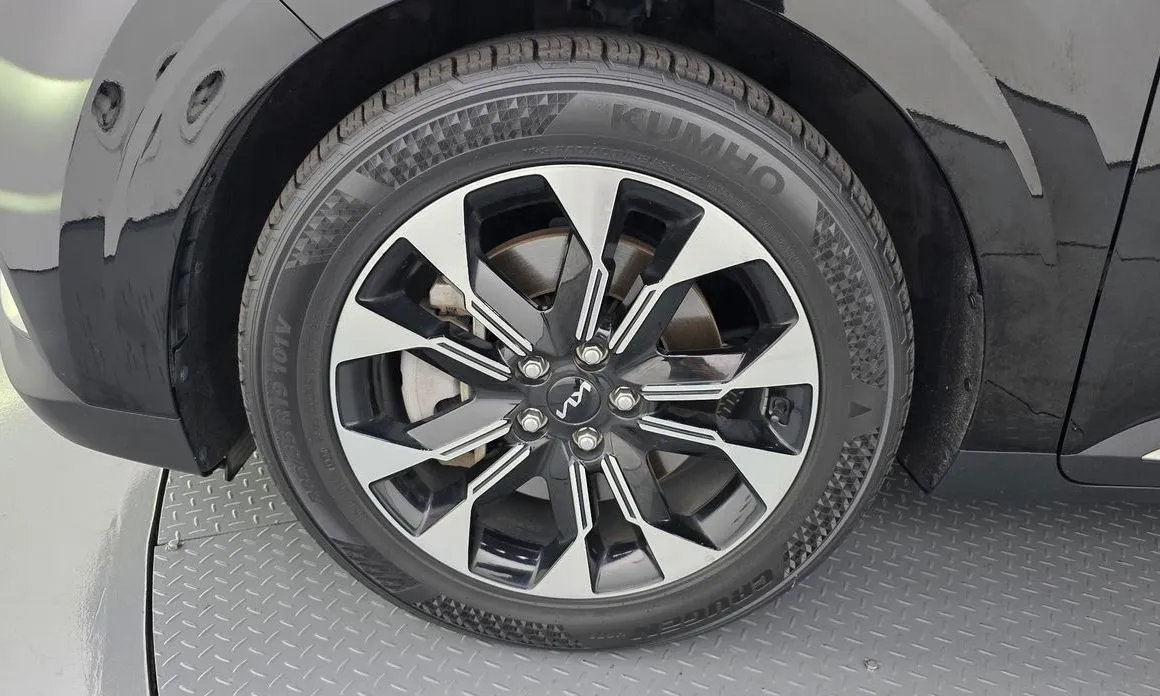 Kia Carnival — фото 10