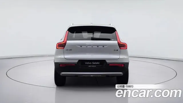 Volvo XC40 — фото 5