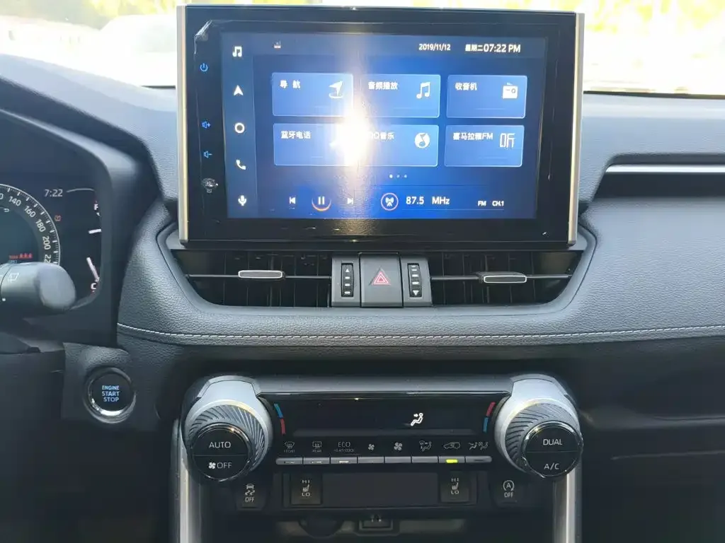 Toyota RAV4 — фото 9