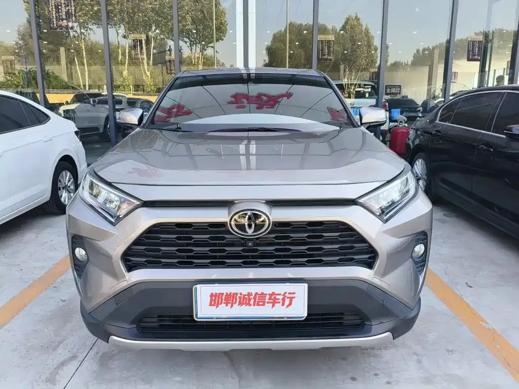 Toyota RAV4 — фото 6