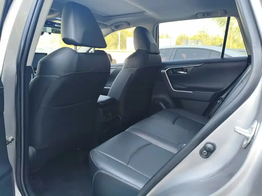 Toyota RAV4 — фото 2