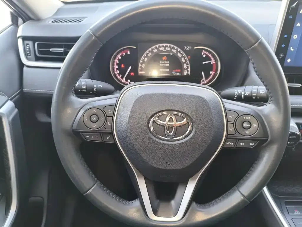 Toyota RAV4 — фото 4