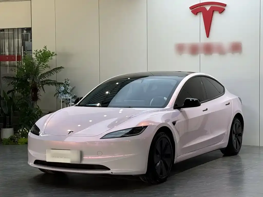Tesla Model 3 — фото 1