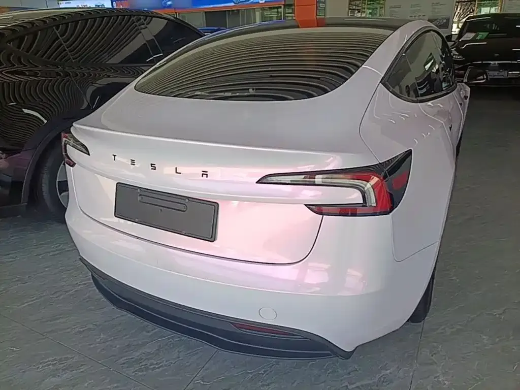 Tesla Model 3 — фото 10