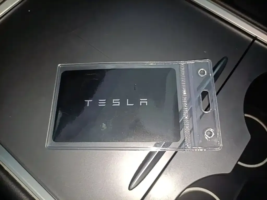 Tesla Model 3 — фото 4