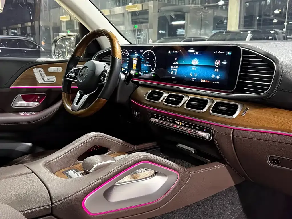 Mercedes-Benz GLS — фото 10