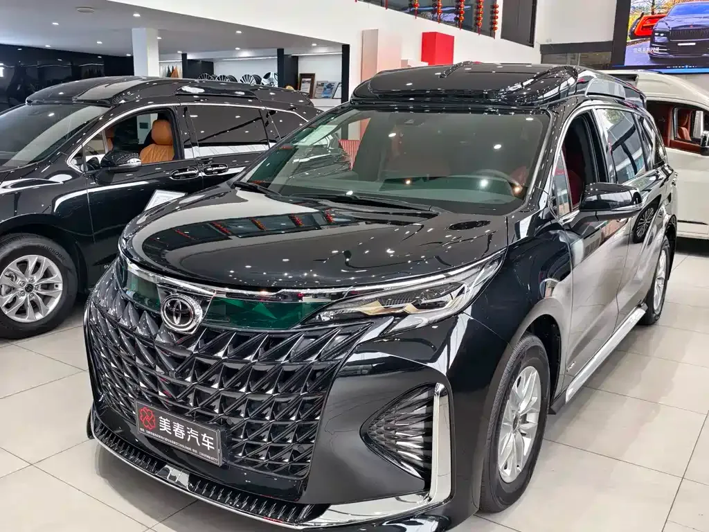 Toyota Granvia — фото 1