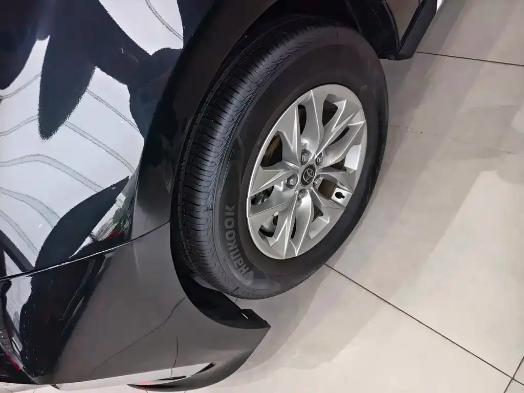 Toyota Granvia — фото 2
