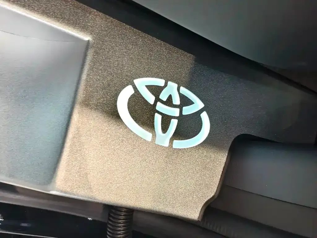 Toyota Granvia — фото 3