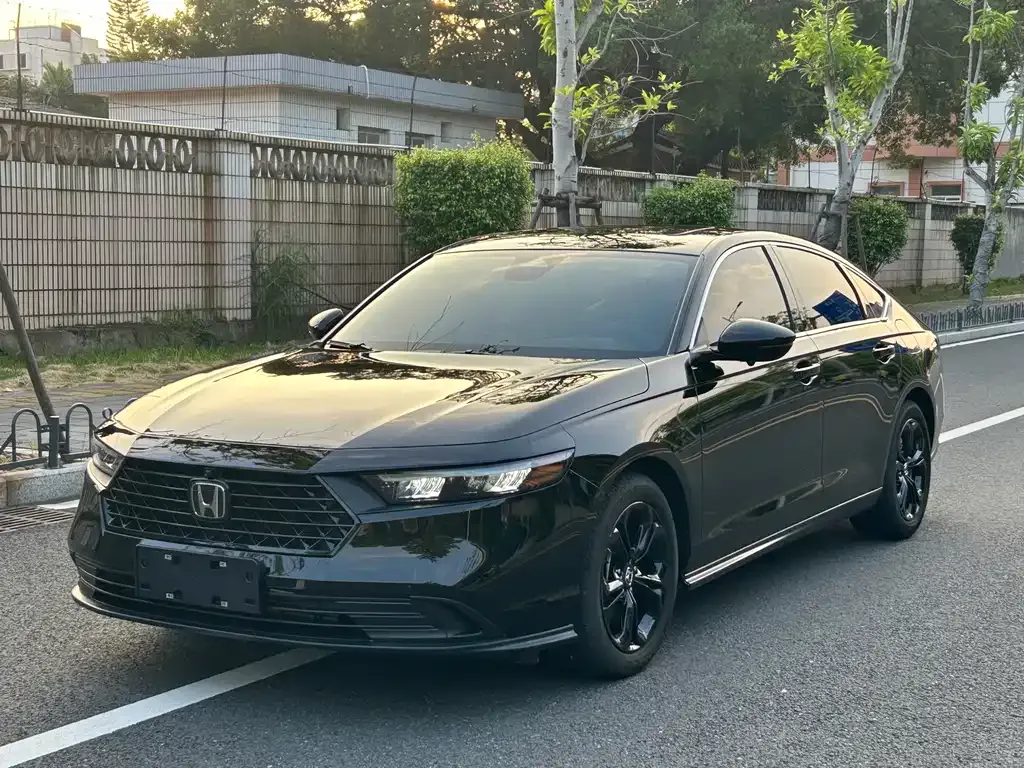Honda Accord — фото 1