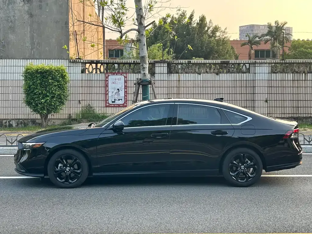 Honda Accord — фото 8