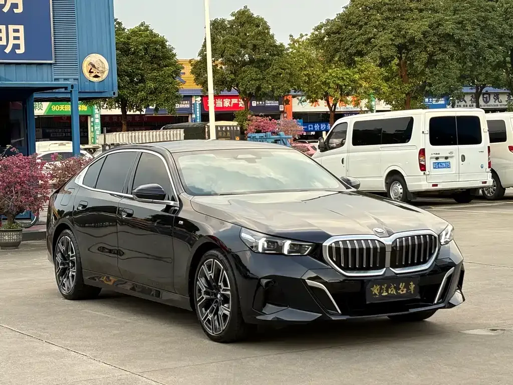 BMW 5 Series — фото 10