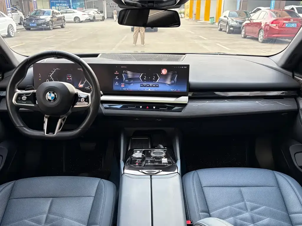BMW 5 Series — фото 4
