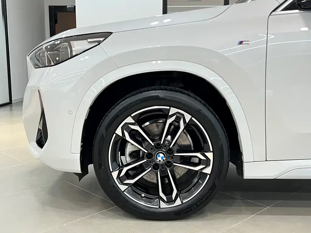 BMW X1 — фото 9
