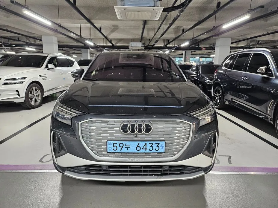 Audi Q4 e-tron — фото 1