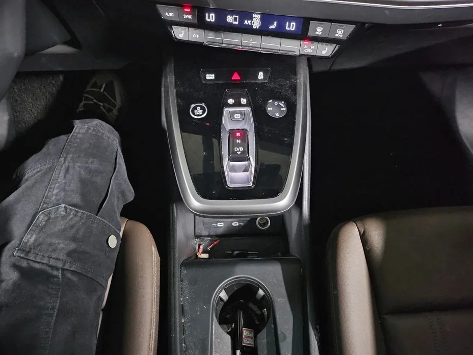 Audi Q4 e-tron — фото 2