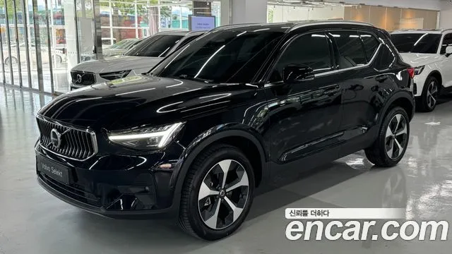 Volvo XC40 — фото 1