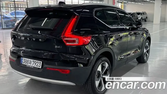 Volvo XC40 — фото 6
