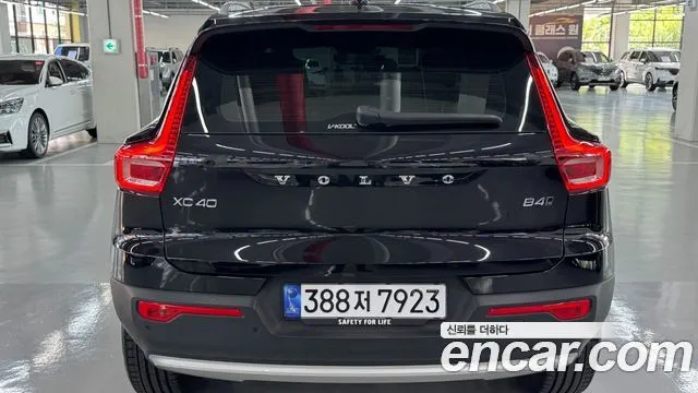Volvo XC40 — фото 4