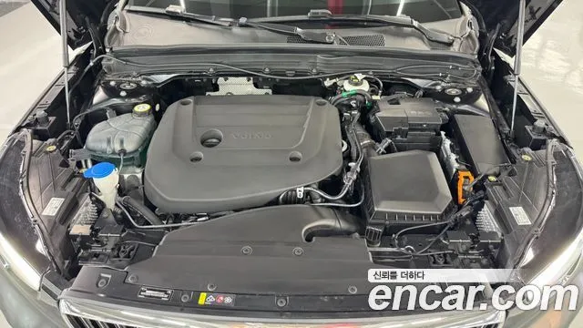 Volvo XC40 — фото 10