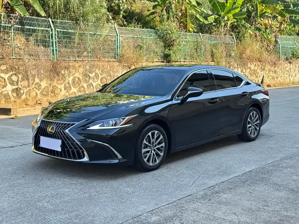 Lexus ES — фото 1