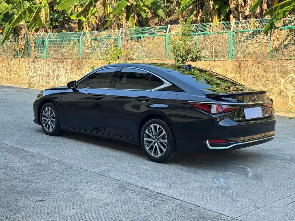 Lexus ES — фото 9