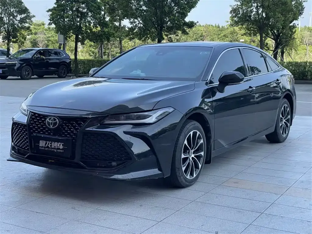 Toyota Avalon — фото 1