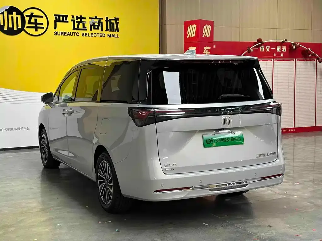 Buick GL8 Hybrid — фото 3