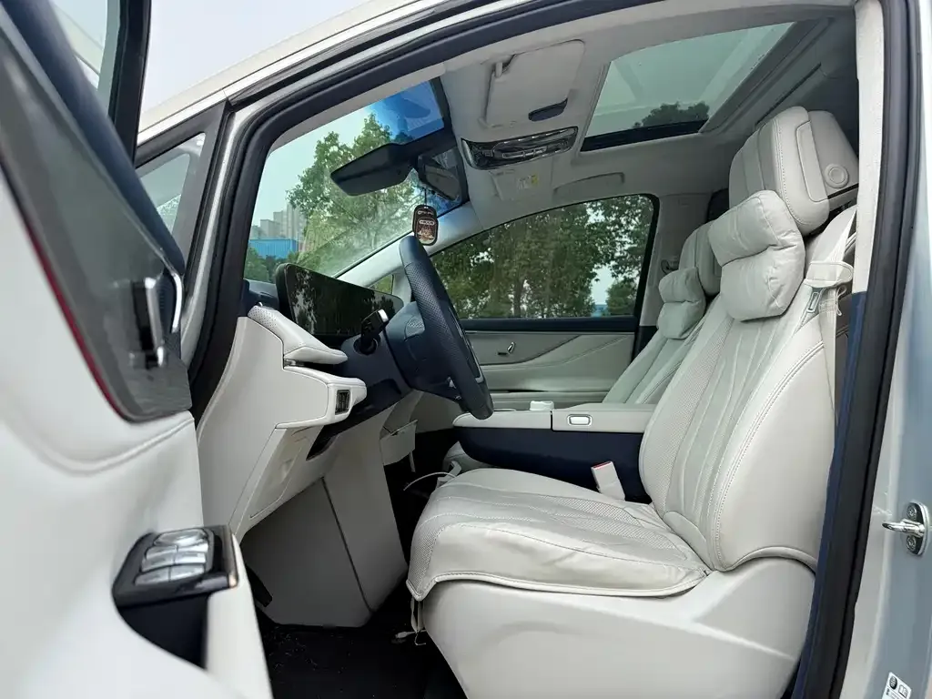 Buick GL8 Hybrid — фото 3