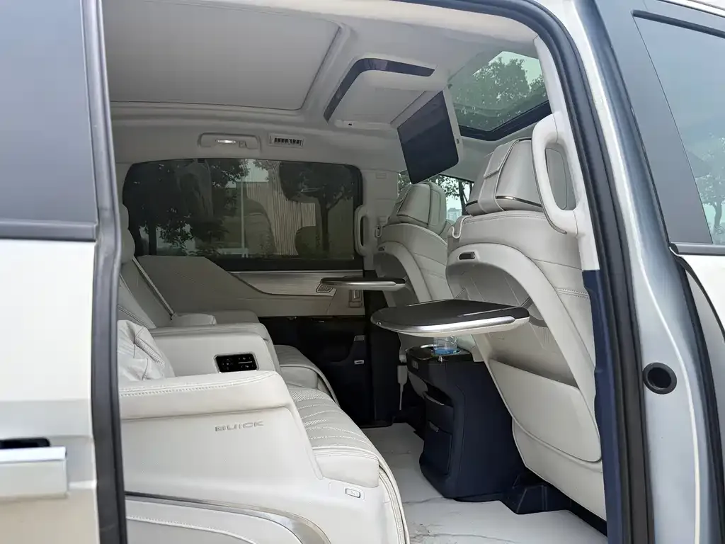 Buick GL8 Hybrid — фото 2