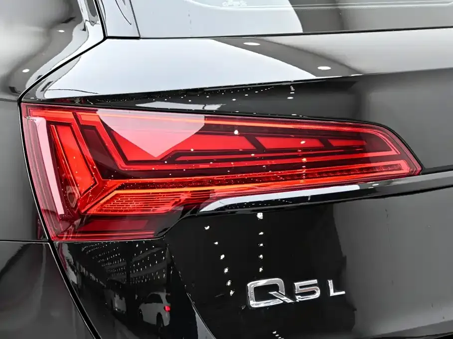 Audi Q5L — фото 10