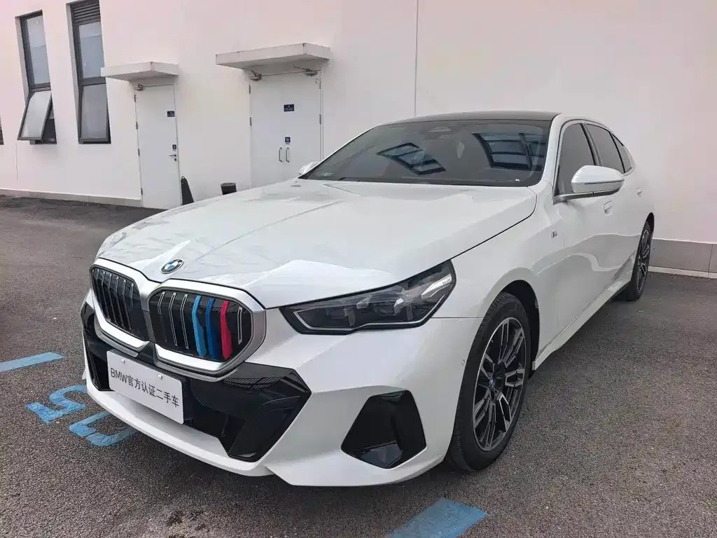 BMW 5 Series — фото 1