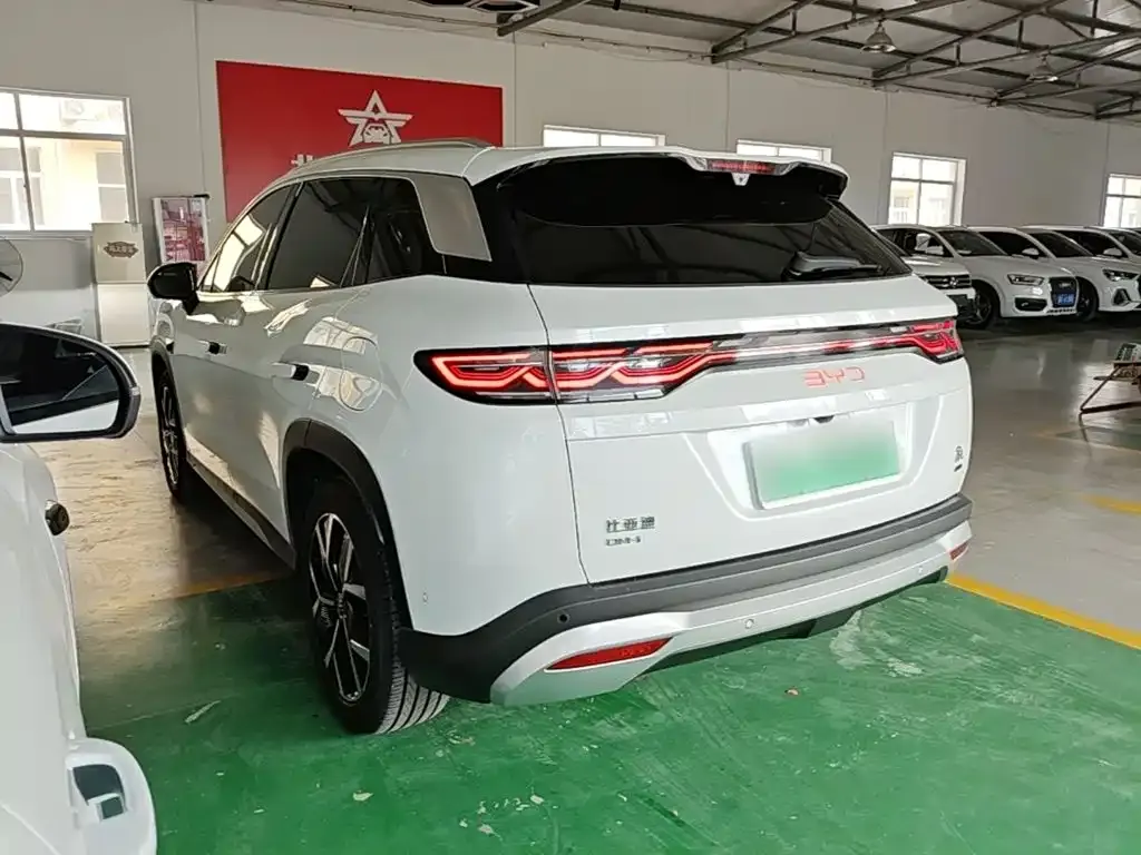 BYD L DM-i — фото 9