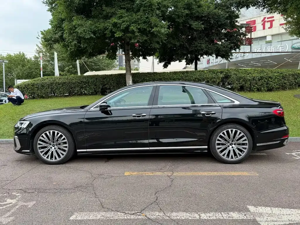 Audi A8 — фото 10