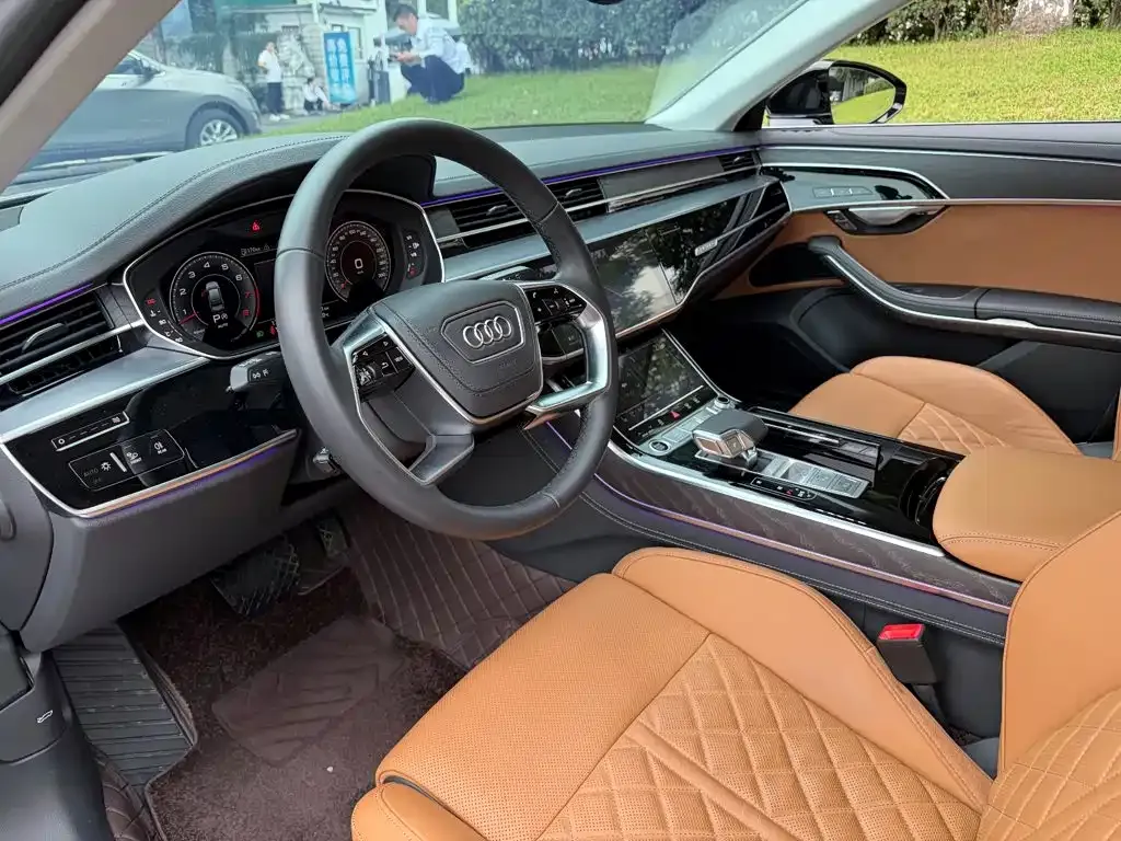 Audi A8 — фото 5