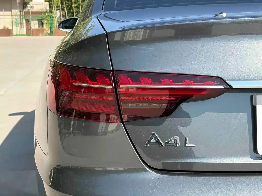 Audi A4L — фото 2