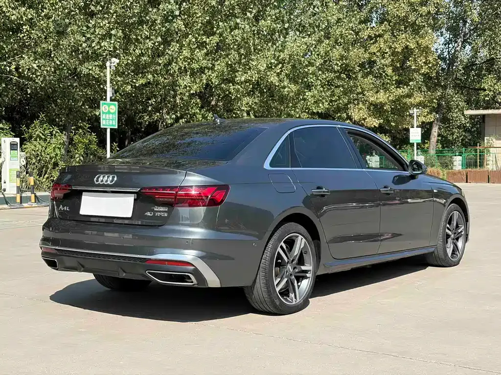 Audi A4L — фото 9