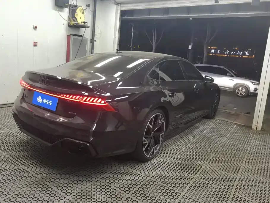 Audi A7L — фото 10