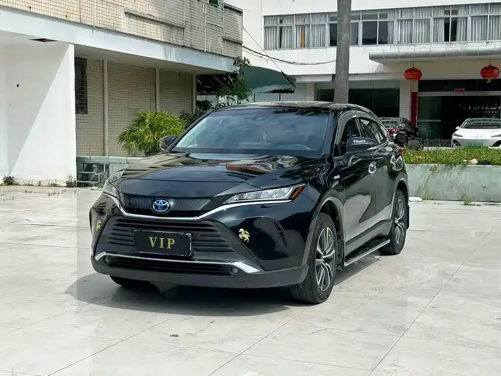 Toyota Harrier — фото 1
