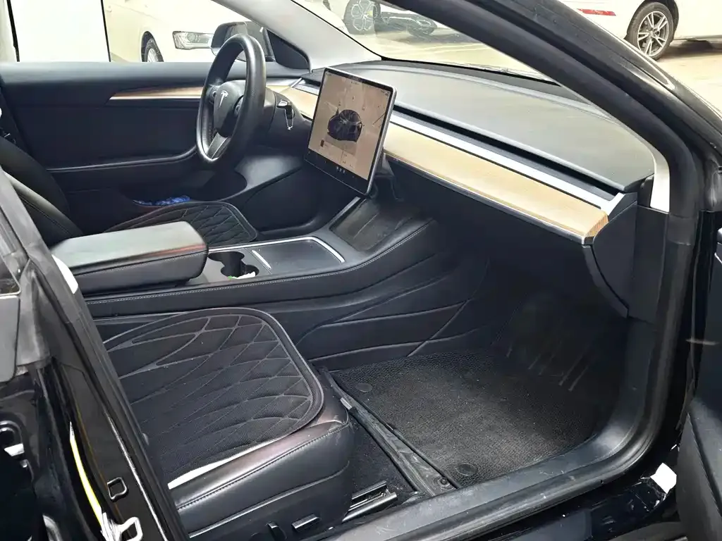 Tesla Model 3 — фото 9