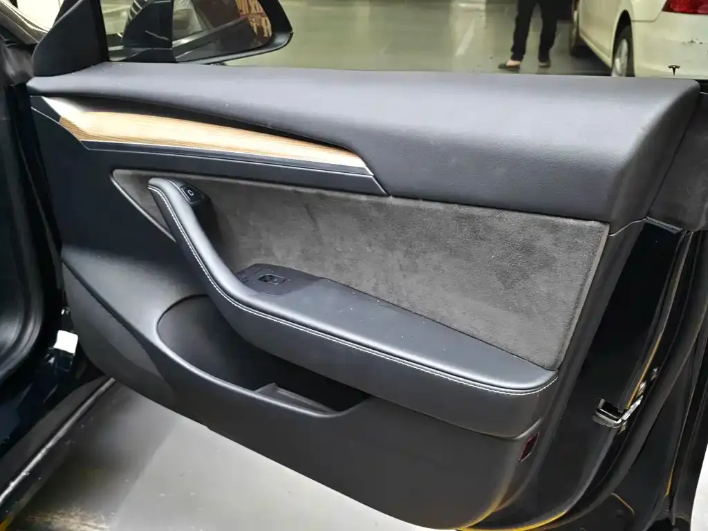 Tesla Model 3 — фото 10