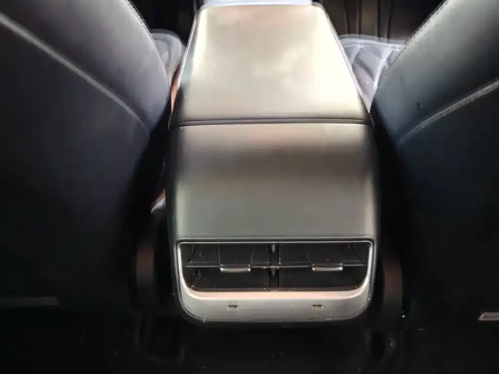 Tesla Model 3 — фото 3