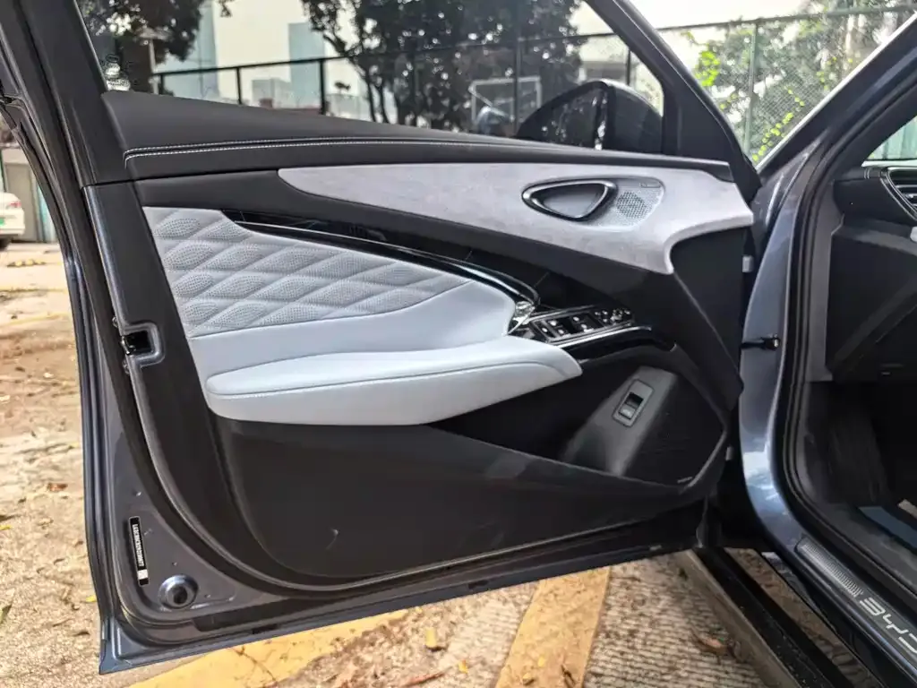 BYD Seal — фото 4