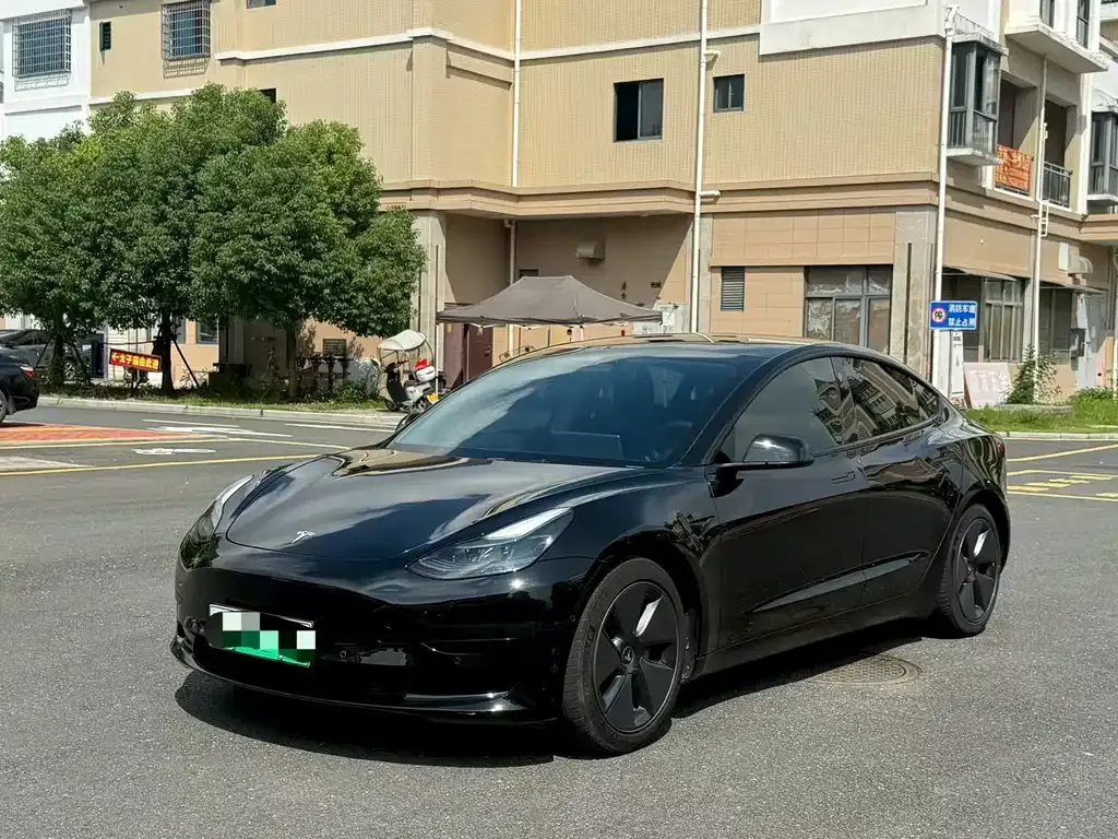 Tesla Model 3 — фото 1