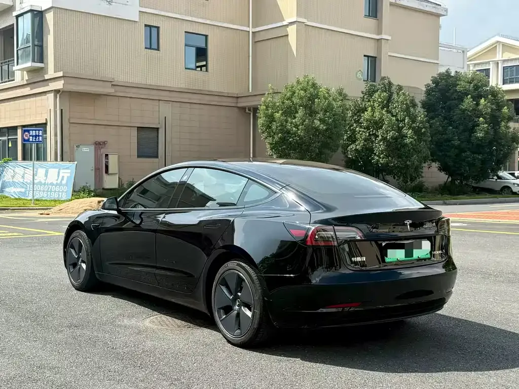 Tesla Model 3 — фото 7