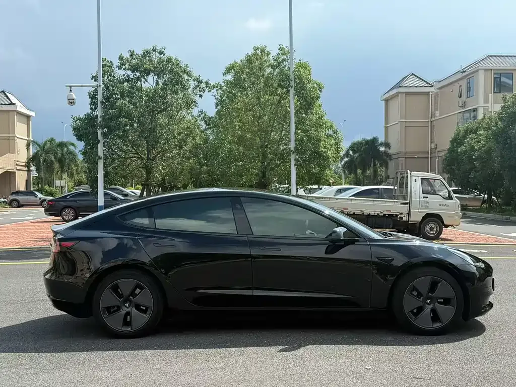 Tesla Model 3 — фото 4